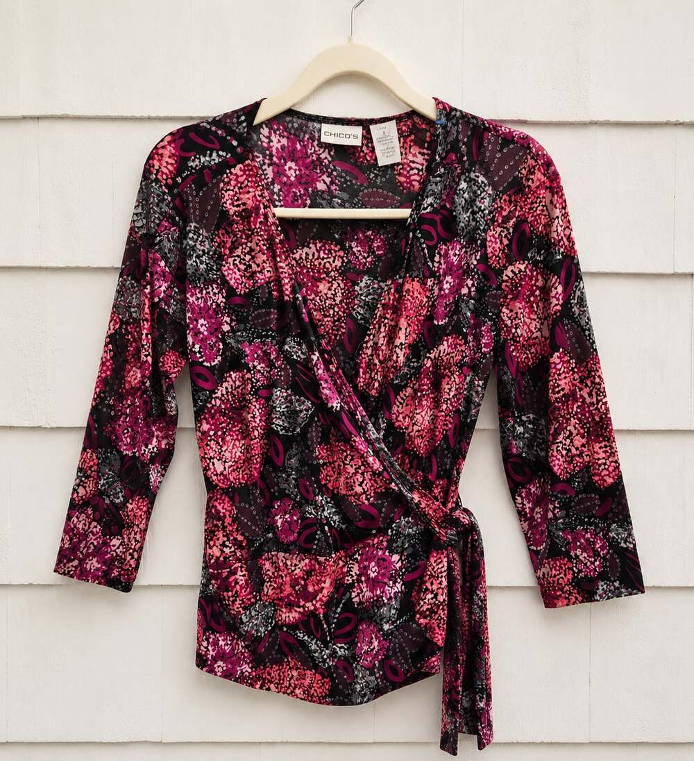 Chico's Floral Wrap Top Pink Black 3/4 Sleeve Stretch Blouse Size 2